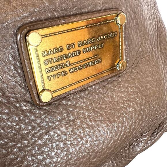 MARC JACOBS Classic Q Crossbody in Brown Leather - Picture 13 of 14